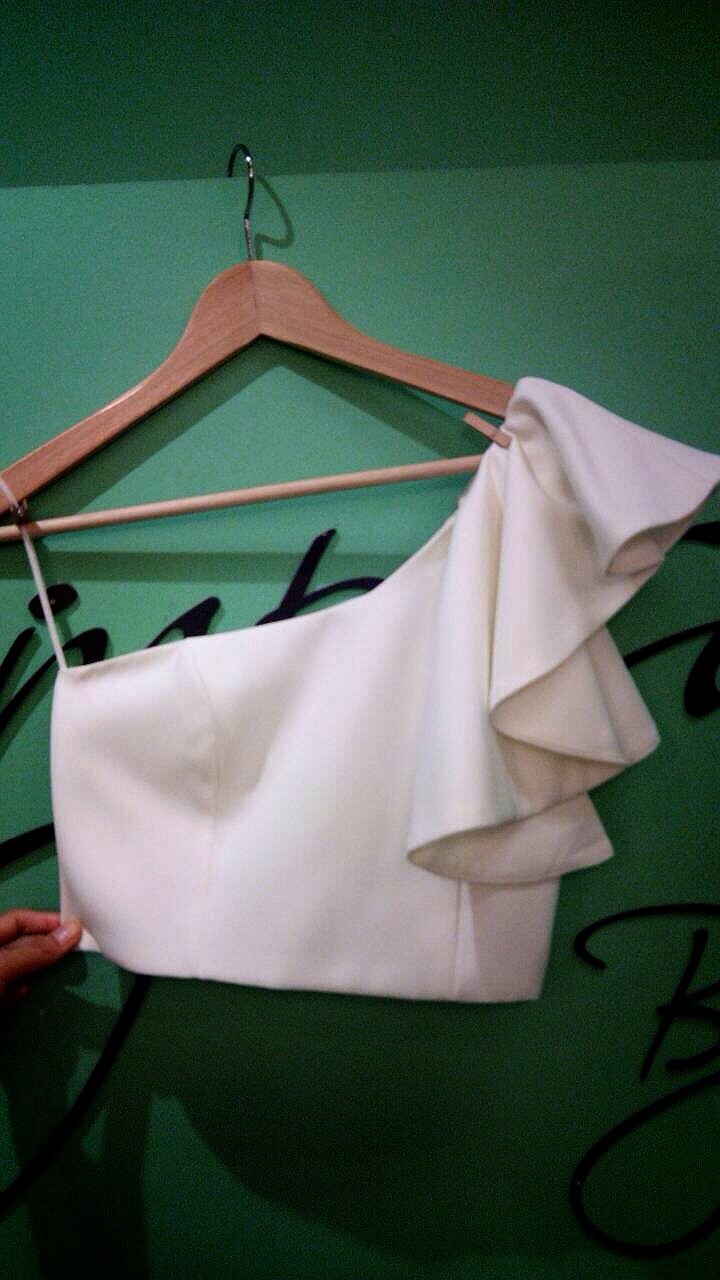 พร้อมส่ง ชุดออกงาน ไหล่เดียว แต่งระบาย สีเทา ใส่ได้ทั้งงานเช้า งานเย็น