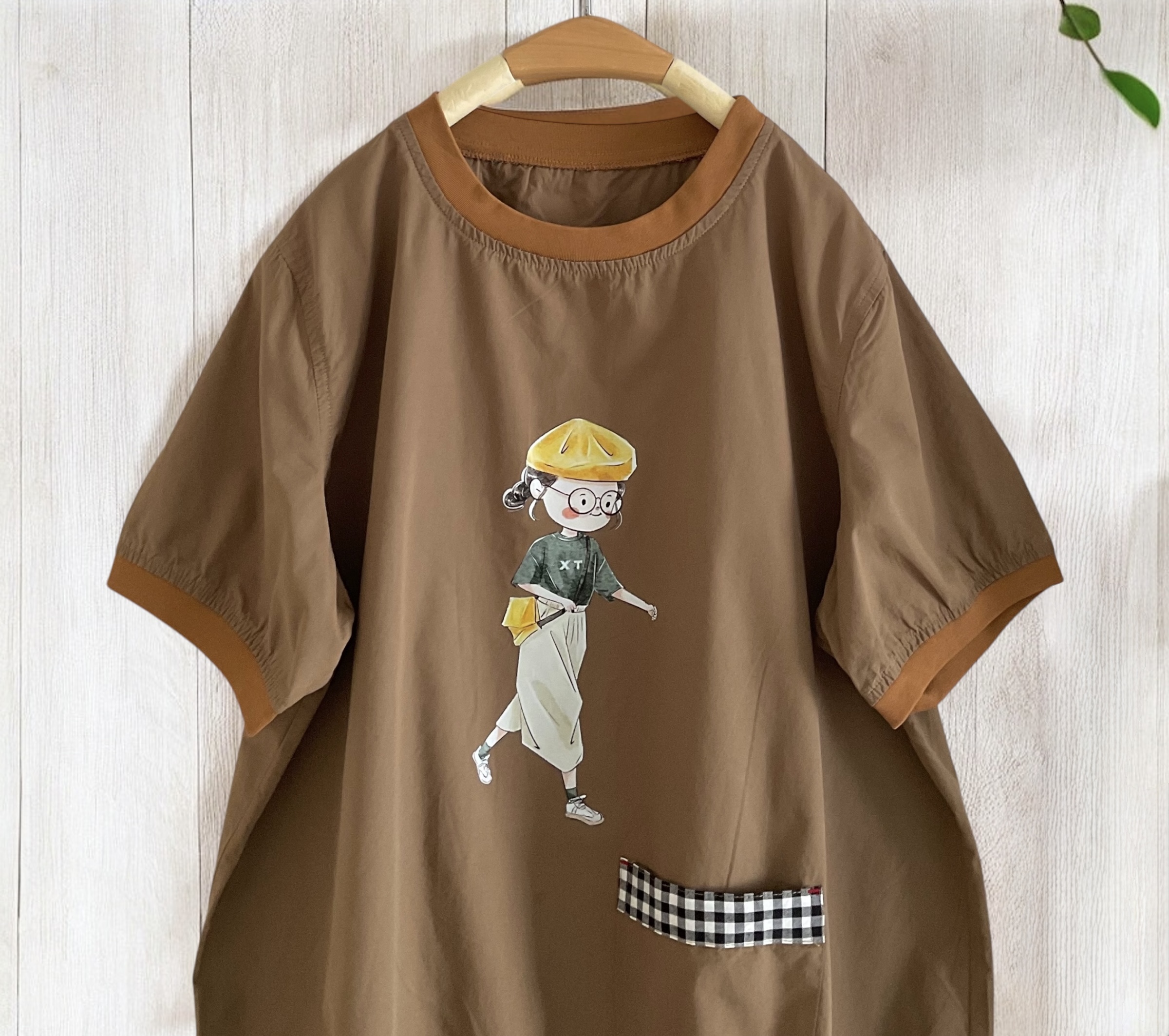 เสื้อผ้าฝ้ายสกรีนลายแต่งกระเป๋า
