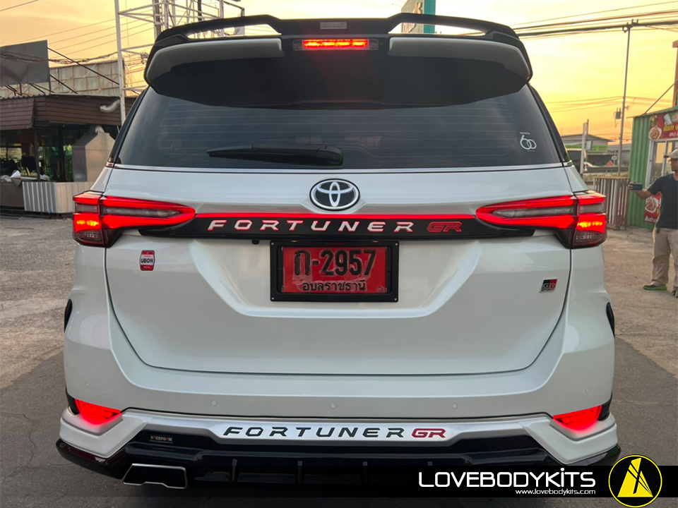 คาดเอวพร้อมไฟ LED : FORTUNER 2022 GR SPORT