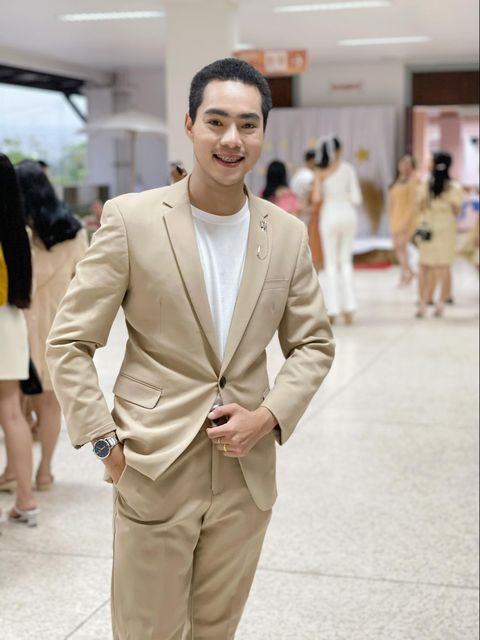 พร้อมเช่า สูทชาย สีกากี สไตล์เกาหลี พร้อมเสื้อกั๊ก