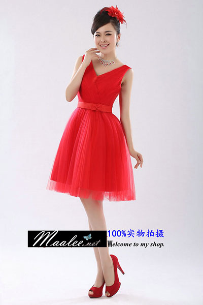 พร้อมส่ง ชุดราตรีสั้น แขนกุด สีแดง คอวี จับจีบผ้าโปร่งสวย แต่งโบว์ที่เอว