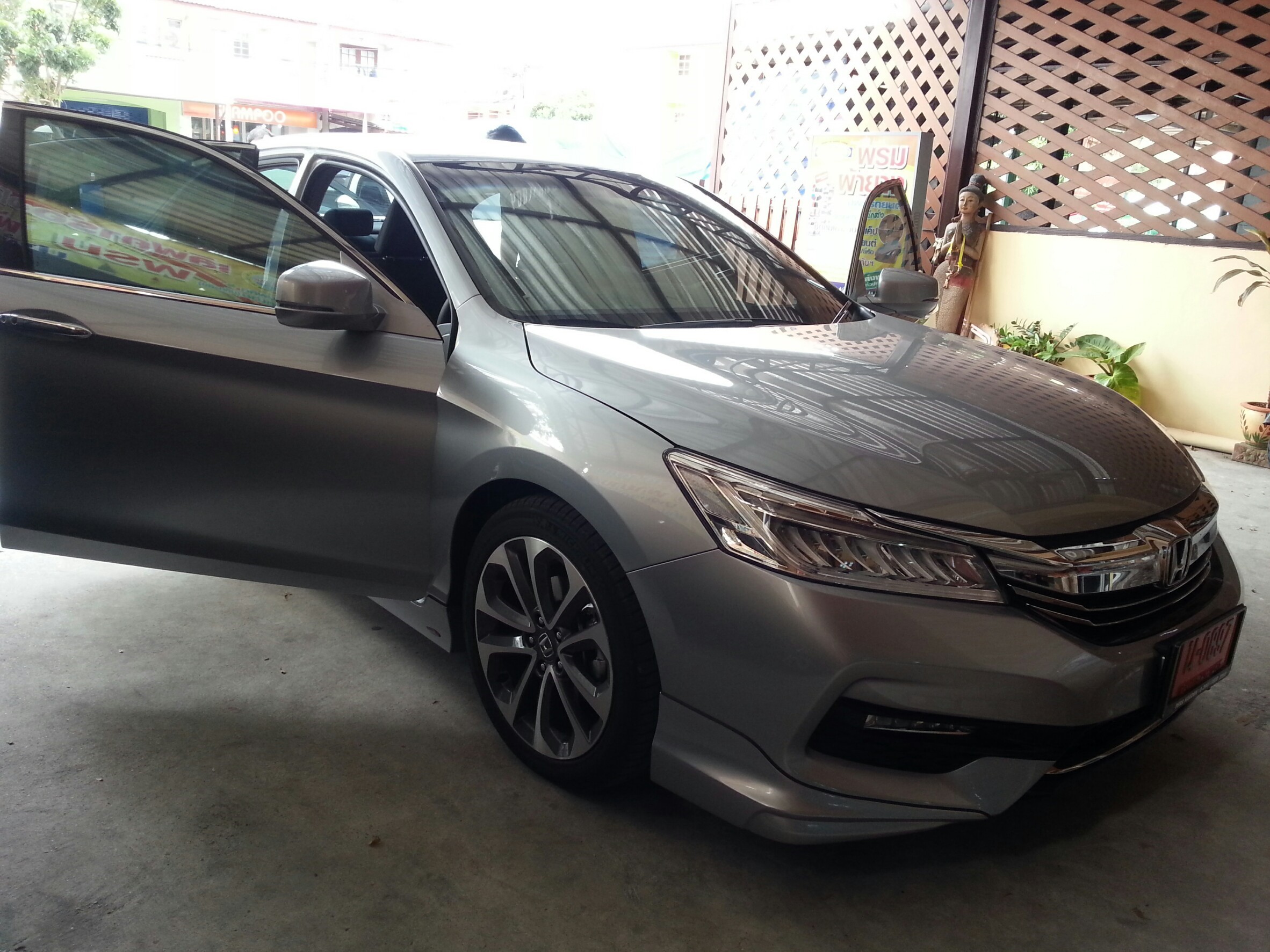 ขายพรมปูพื้นรถยนต์เข้ารูป Honda Accord 2016 ลายกระดุมสีเทาขอบเทา