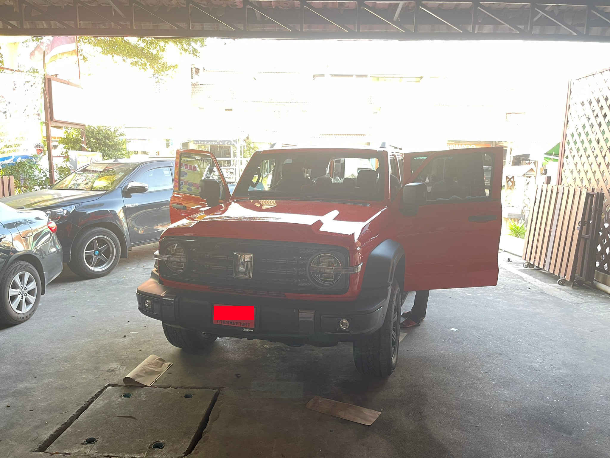 พรมรถยนต์ Tank300 (เกรทวอลล์ แทงค์ 300) ปูพรม6D สีดำด้ายแดง เต็มคัน