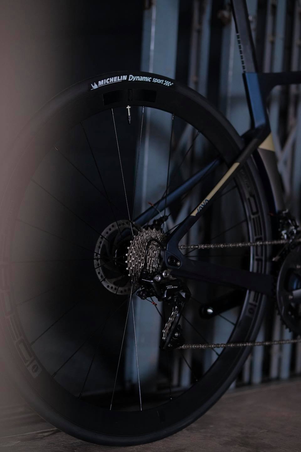 จักรยานเสือหมอบ JAVA VESUVIO DISC 22 สปีด เฟรมคาร์บอน แฮนด์อินทิเกรด ชุดเกียร์ 105 ล้อ 700c 2022