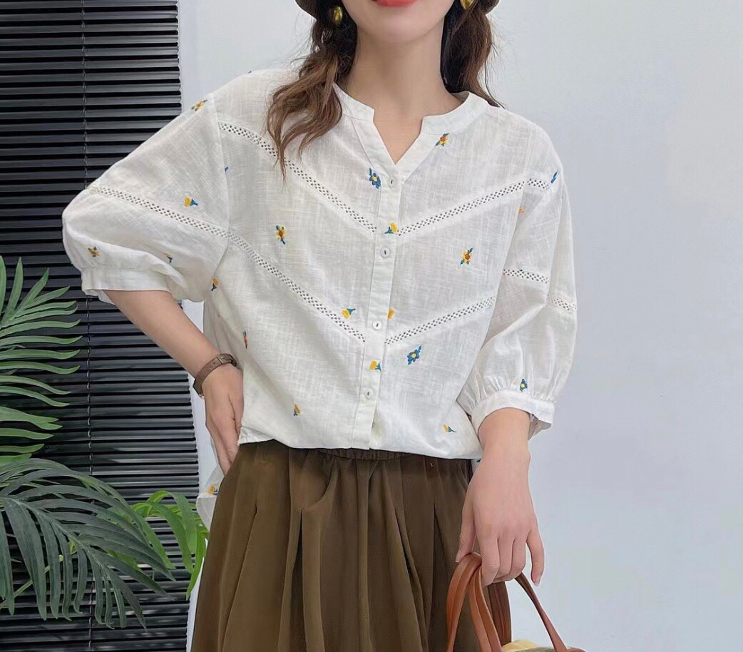 เสื้อผ้าฝ้ายลายปักดอกไม้