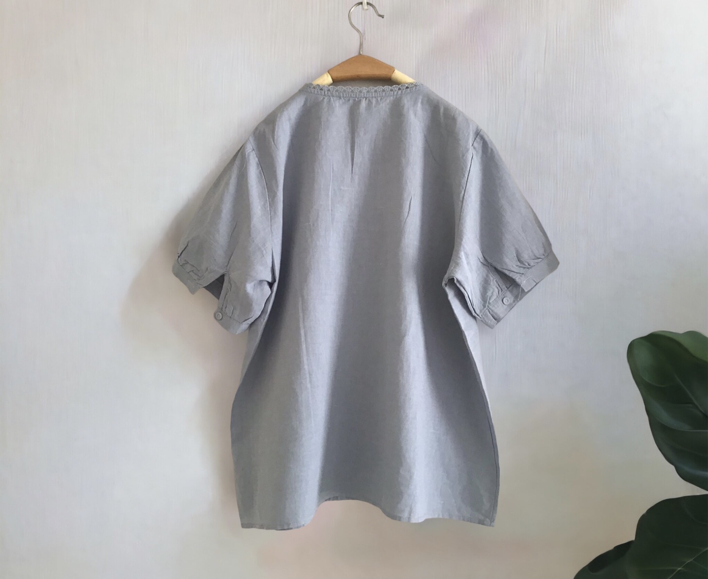 เสื้อผ้าลินินลายปักแต่งระบาย