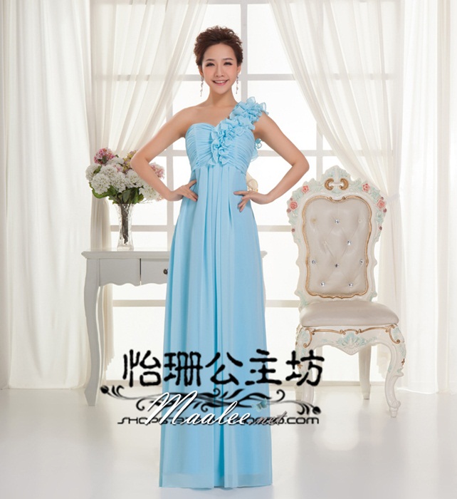 พร้อมส่ง ชุดราตรียาว ไหล่เดียว จับเดรปหน้าอก แต่งระบายช่วงไหล่ สีฟ้าอ่อน