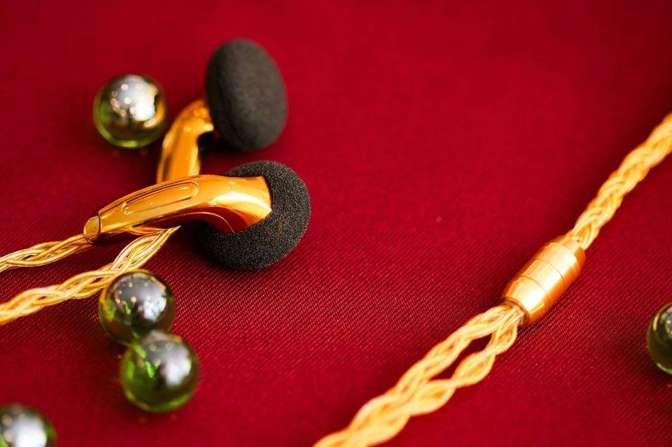 ขาย V-Friend Gold Dragon หูฟังเอียร์บัดกำลังขับ 32 ohm