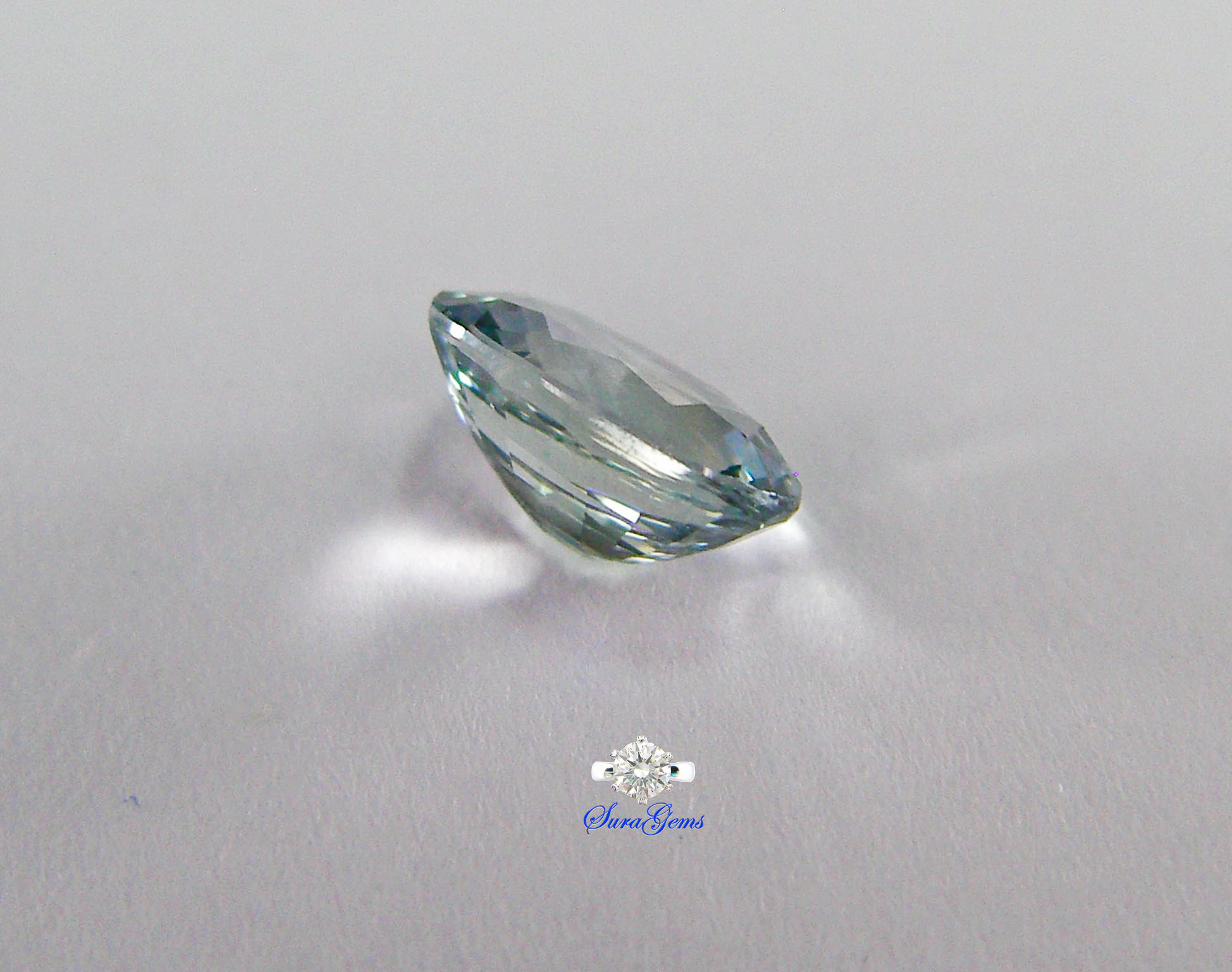 ฟ้าอมเขียวแซฟไฟร์ !ดิบ Unheated Bluish-Green Sapphire 未加熱藍綠色藍寶石 weight 0.65 ct. Clarity VVS-IF .