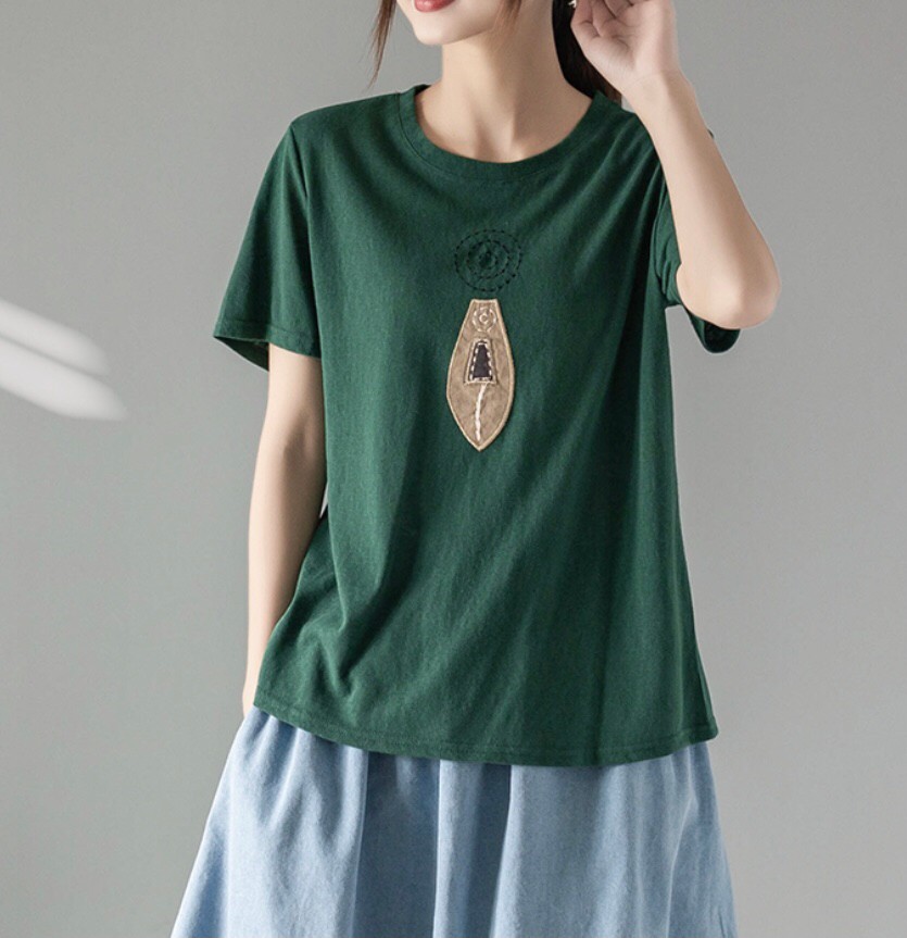 เสื้อยืดปักแต่งลายเนื้อผ้าบางนิ่มค่ะ