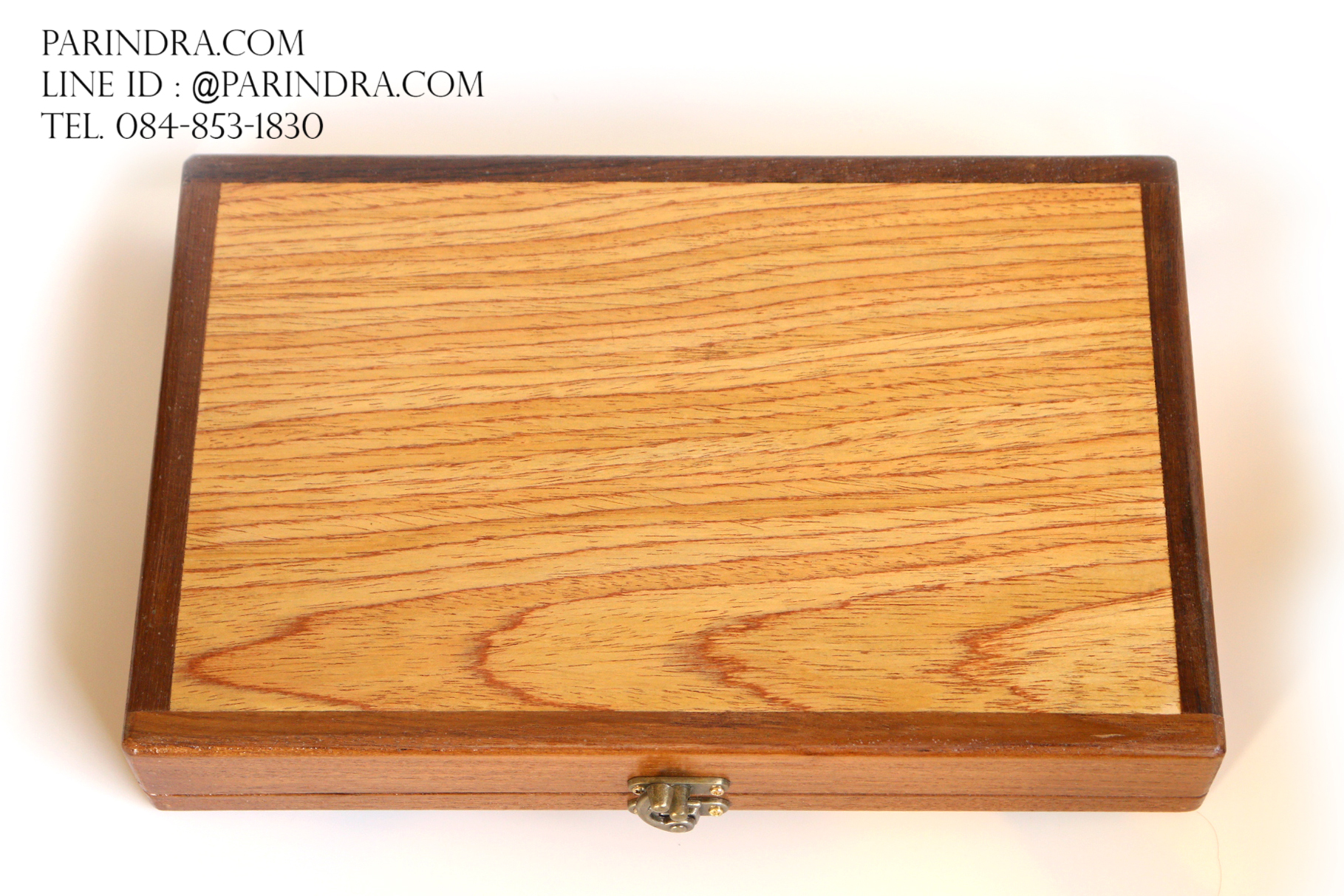 กล่องไม้บุกำมะหยี่สีแดง หน้ากระจก สำหรับโชว์สินค้า สวย คลาสสิก