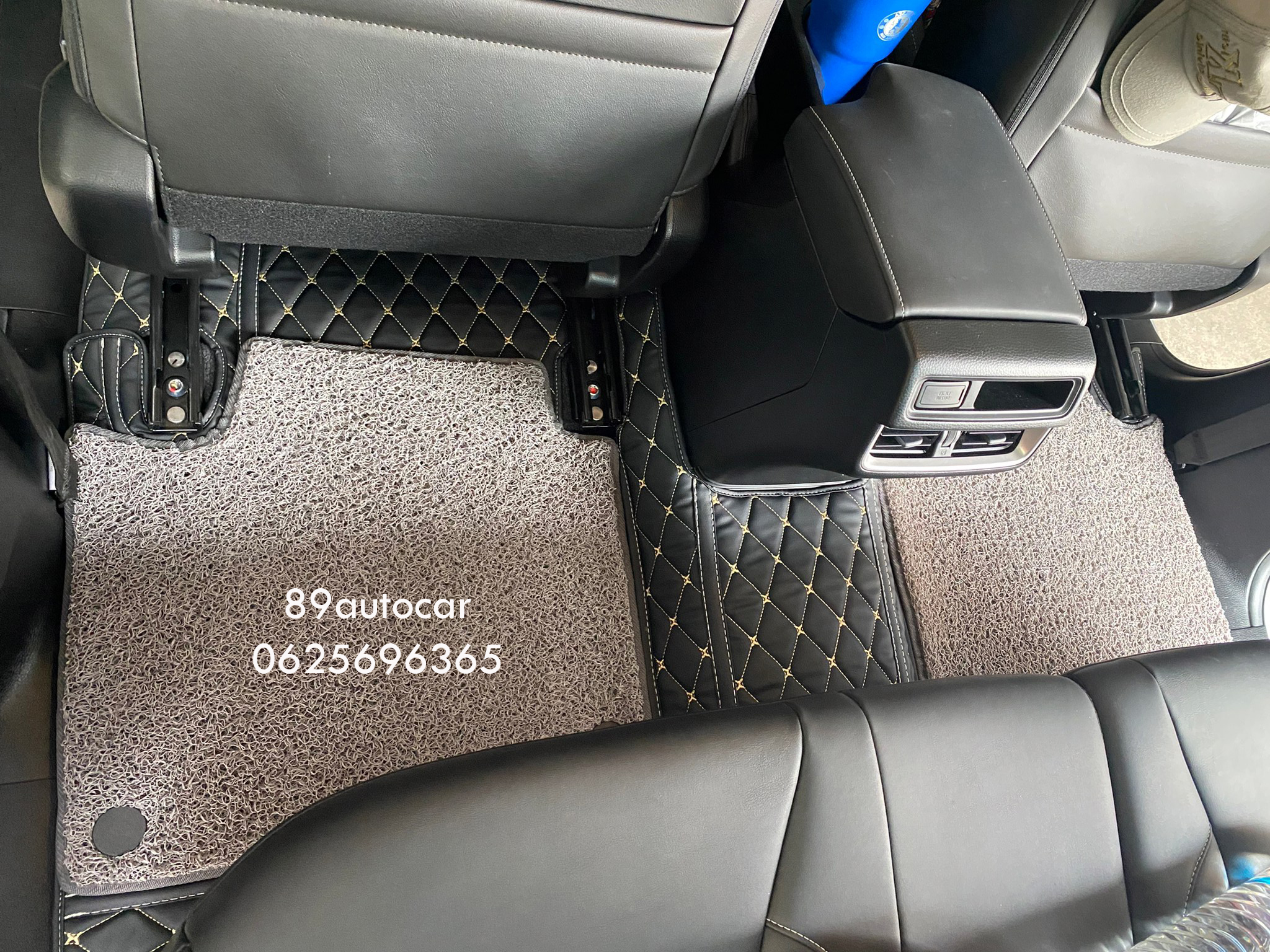 พรมปูพื้นรถยนต์ Isuzu D-Max 4 ประตู 2022 ปูพรม7D สีดำด้ายทอง เสริมด้วยพรมดักฝุ่นสีเทา