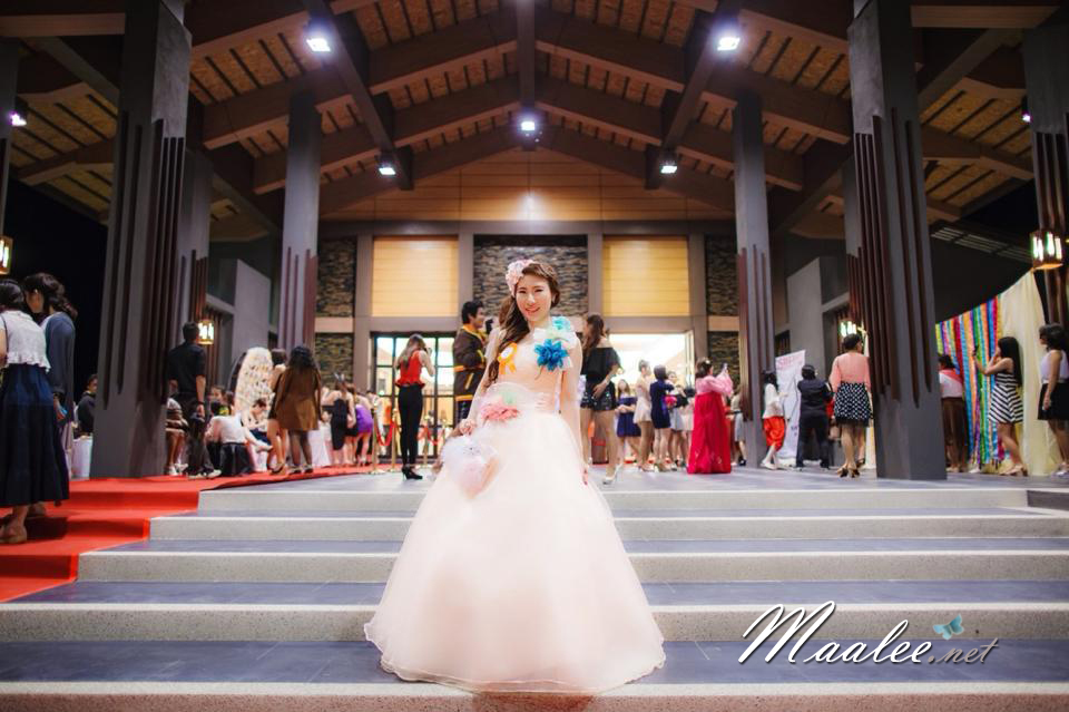 พร้อมเช่า ชุดแฟนซี ชุดราตรียาว ไหล่เฉียง สีชมพูอมส้ม Pastel สวยหวาน กระโปรงผ้าแก้วน่ารักมาก