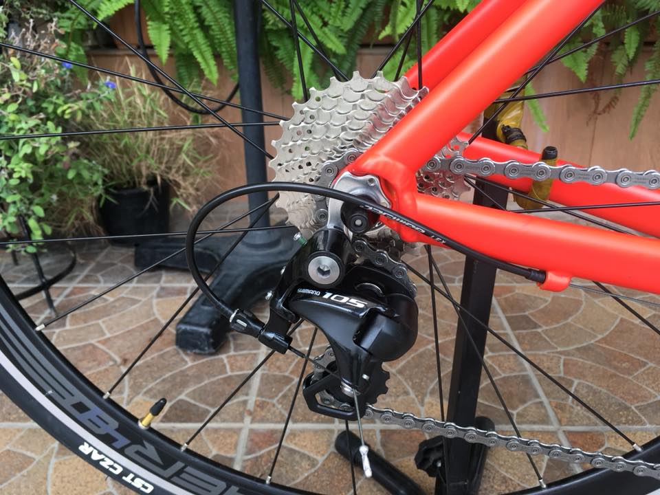 จักรยานเสือหมอบ TEAM REVOLT AERO ALLOY ROAD BIKE, 105 GROUPSET 2018