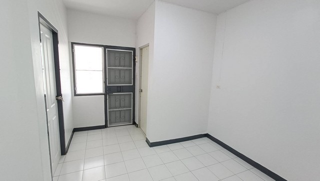 ขาย บ้านเอื้อทรคลองถนน 31.88 ตร.ม.ห้อมมุม พร้อมรีโนเวทใหม่ ฟรีแอร์ พร้อมเฟอร์ห้องนอน