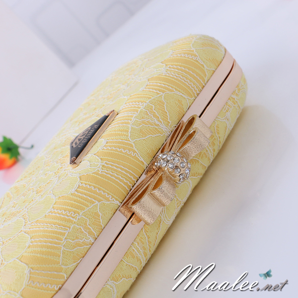 พร้อมส่ง Evening Clutch กระเป๋าออกงาน Emido ทรงสี่เหลี่ยม แบบลูกไม้เรียบหรู สีดำ จุกเปิดเก๋ๆรูปโบว์มีเพชร มาพร้อมสายสะพายยาว