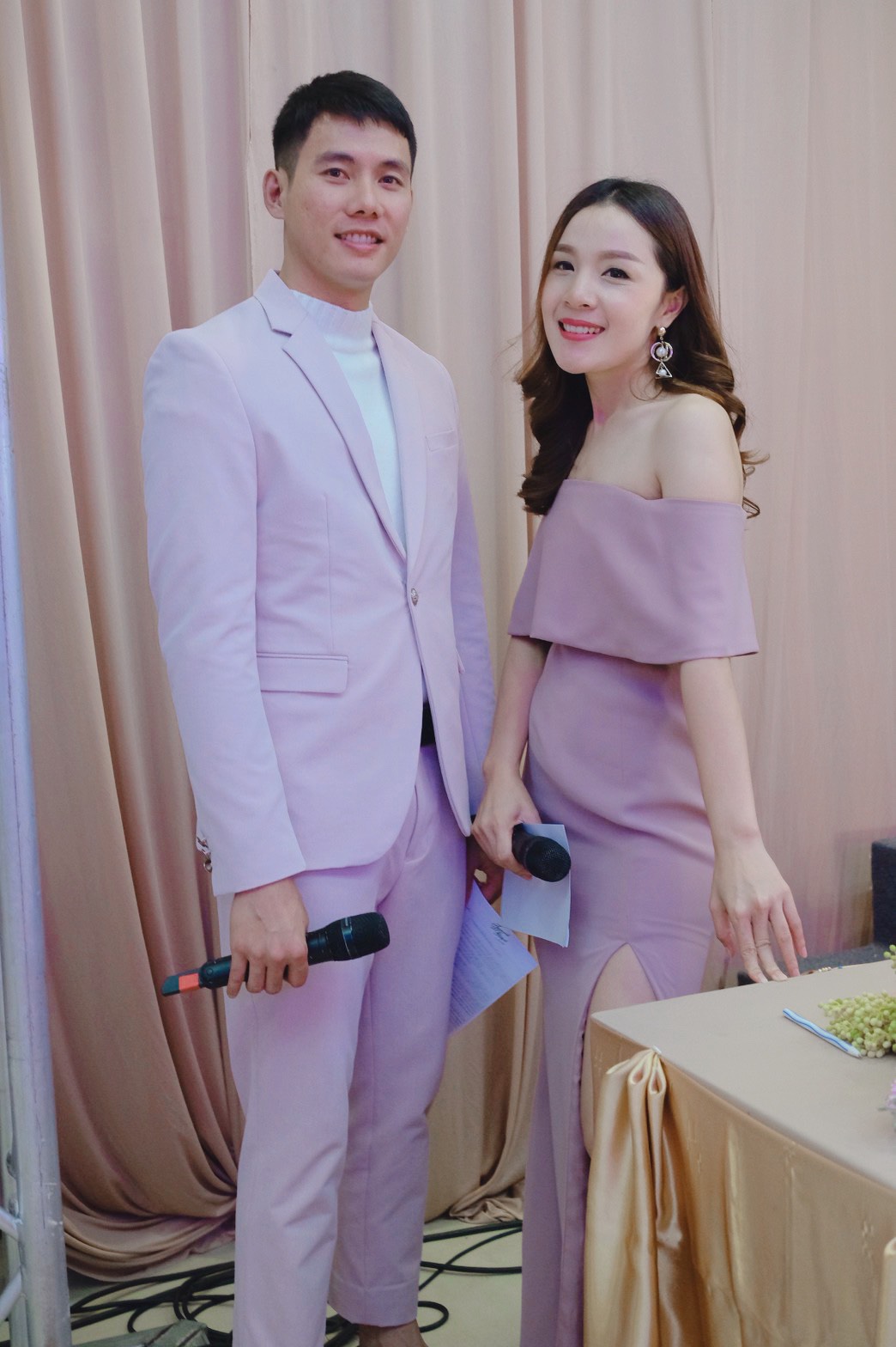 พร้อมเช่า ชุดสูทชาย สีชมพูพาสเทล Pastel Pink ทรงเข้ารูป สไตล์เกาหลี (ไม่มีเสื้อกั๊ก)