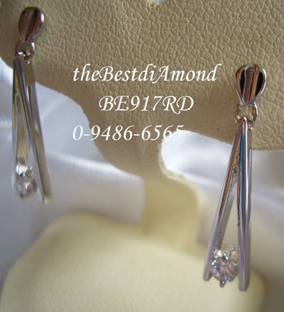 BE917RD+++ต่างหูตะเกียบคีบเพชร+++ แบบเก๋ๆ ค่ะ เหมือนตะเกียบ คีบเพชรเลยค่ะ น่ารักดีนะคะ ไม่เวอร์แต่ดูเก๋ค่ะ