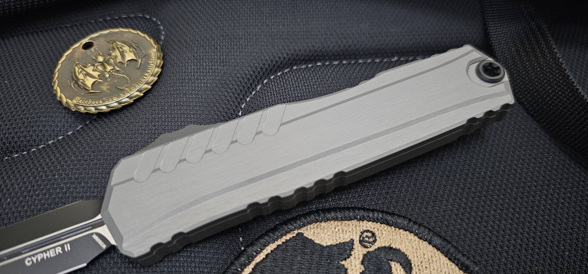 Microtech Cypher II D/E - Natural Clear Handle - Black Blade