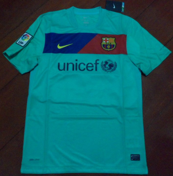 เสื้อฟุตบอล ทีมสโมสรบาร์เซโลน่า ชุดเยือน 2010/11 ใหม่ L-Size / BARCELONA Football Shirt Away Kit 2010/11 Jersey NEW L-Size