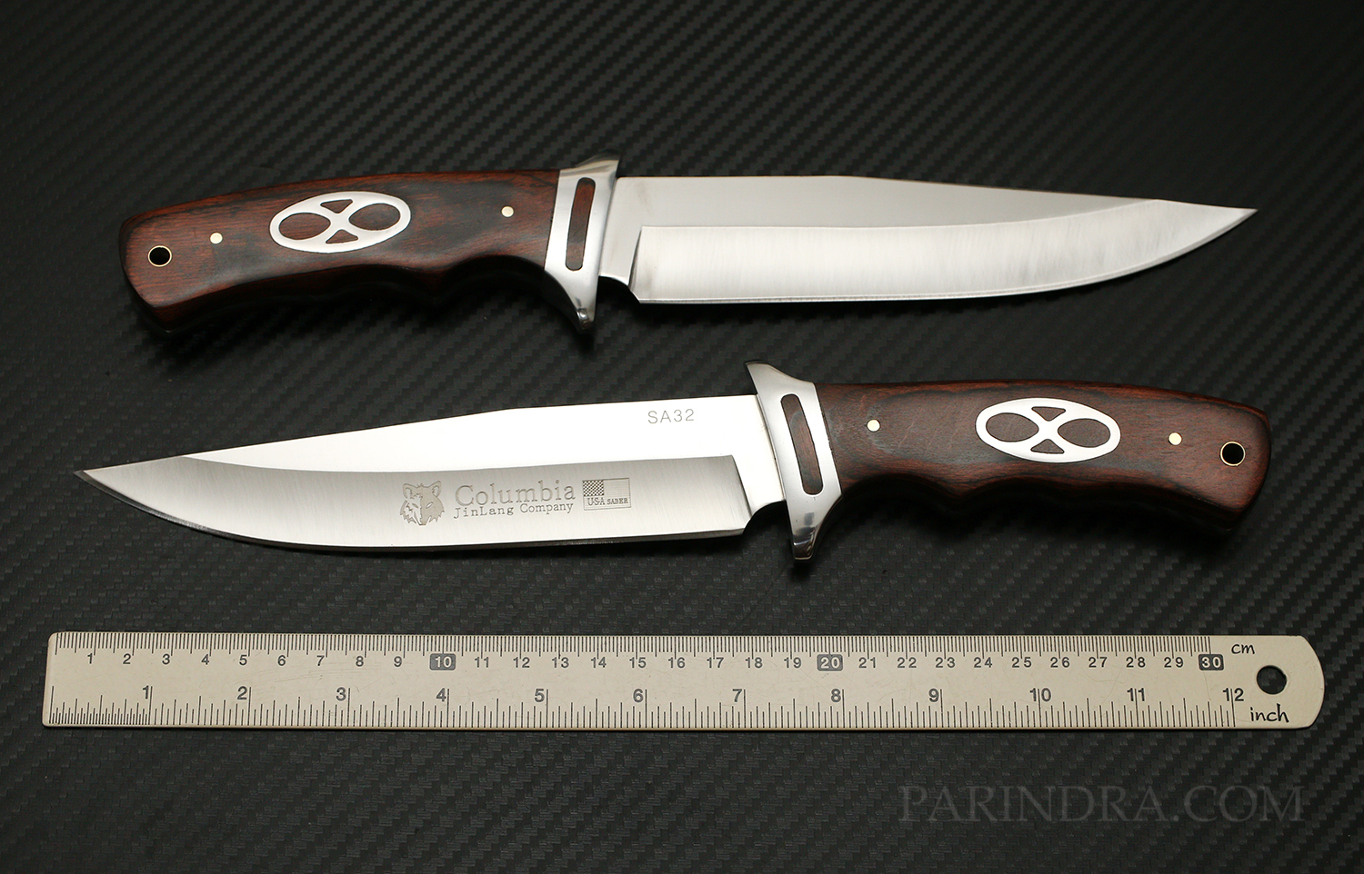 มีดเดินป่า COLUMBIA รุ่น SA32 ด้ามลายไม้สวยงาม จับถนัดมือ