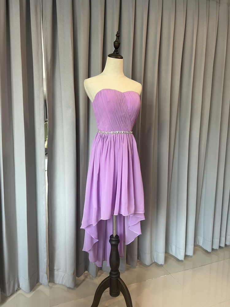 พร้อมส่ง ชุดราตรีสั้น เกาะอก หน้าสั้นหลังยาว สีม่วงอ่อน อัดพลีตหน้าอก คาดเอวคริสตัล