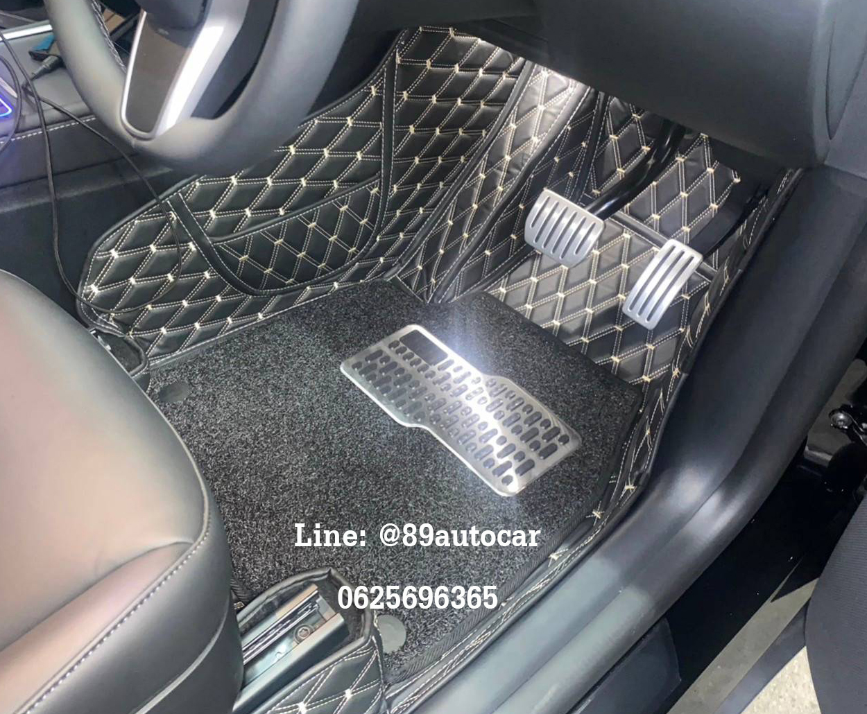 พรมปูพื้นรถยนต์ Tesla Model Y ปูพรมVVIP สีดำด้ายทอง + ไวนิลสีดำ