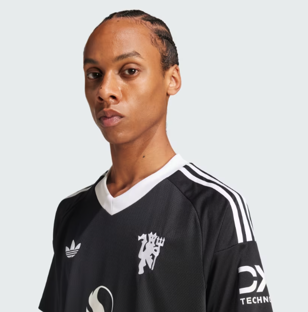 เสื้อผู้รักษาประตูแมนเชสเตอร์ ยูไนเต็ด 2024 2025 ชุดที่3 สีดำแขนสั้นของแท้