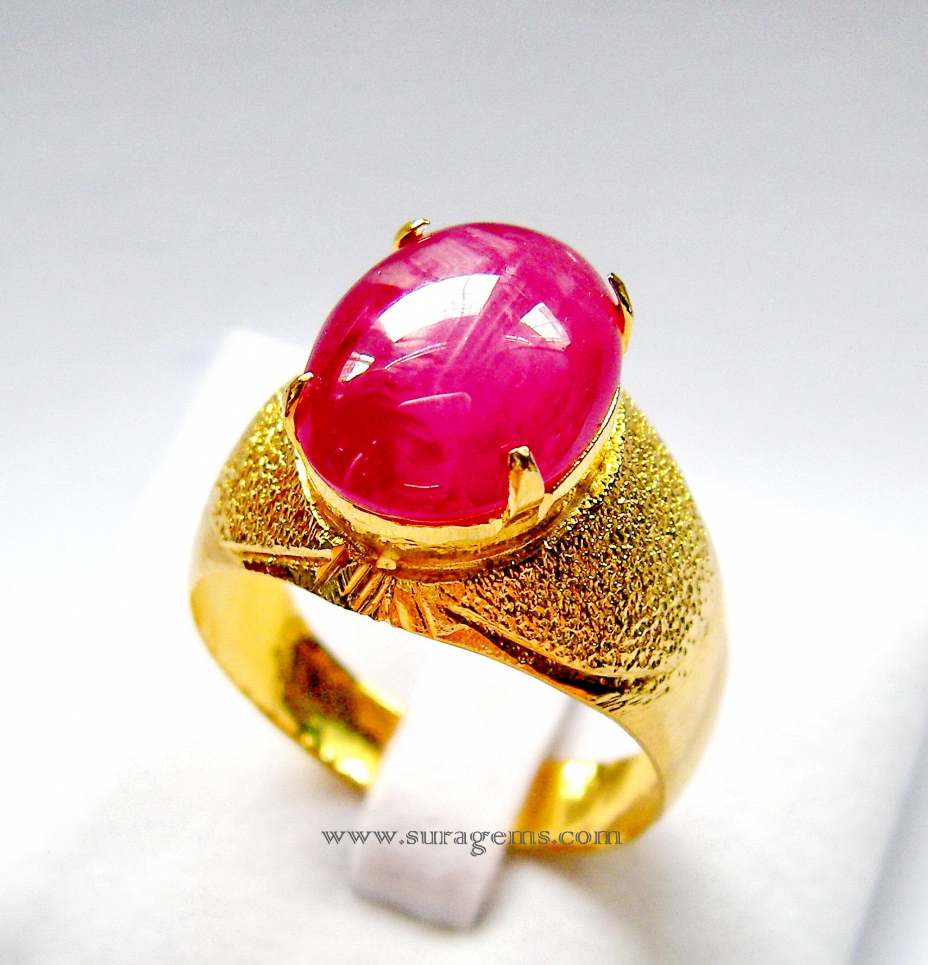 ทับทิมพม่า Ruby Star Burma Star คมชัด 6 ขา เนื้อแก้ว สีแดงสด เลือดนกพิราบ ติดลายใน กิมบ่เซี่ยง ขนาด 14.22x10.97x5.44 mm. นน.8.40ct.