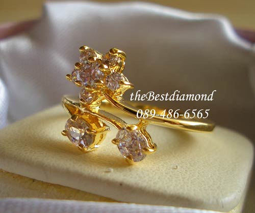 BR714+++แหวนดอกไม้ แบบเกย+++style น่ารักๆค่ะ วางรูปแบบได้สวยลงตัว สามารถใส่แบบดอกไม้ด้านบน หรื อดอกไม้ไว้ด้านล่างก็ได้ค่ะ รูปแบบลงตัวสวย เพชรงามมากๆๆ
