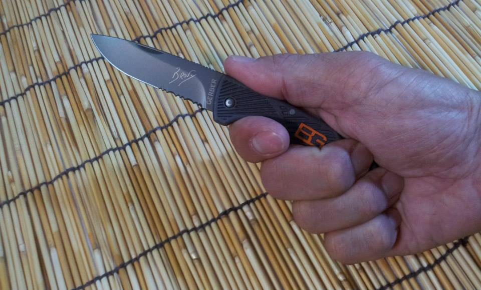 มีดพับ GERBER Bear Grylls Compact Scout (OEM) ใบหยัก