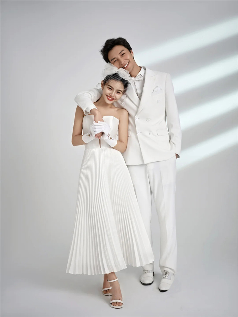 พร้อมเช่า ชุดสูทชาย สีขาว กระดุม 2 แถว