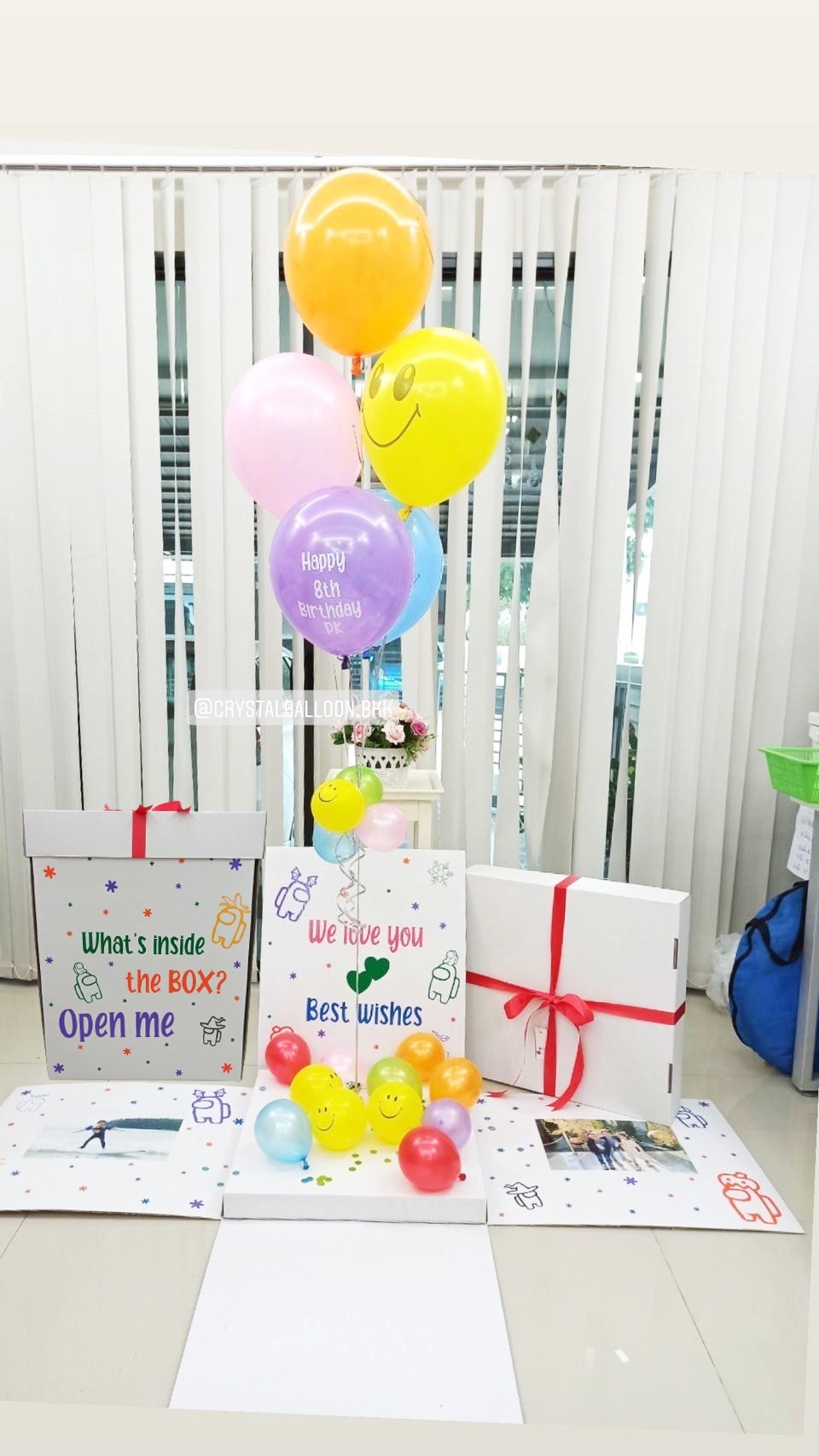 Surprise Box กล่องเซอร์ไพรส์วันเกิด ลูกโป่ง Emoji หน้ายิ้ม สีสัน สดใส พร้อมตกแต่ง ช่อลูกโป่ง 1 ช่อ,สามารถใส่รูปได้ 2 ใบ สามารถเปลี่ยนสีลูกโป่ง/ข้อความได้