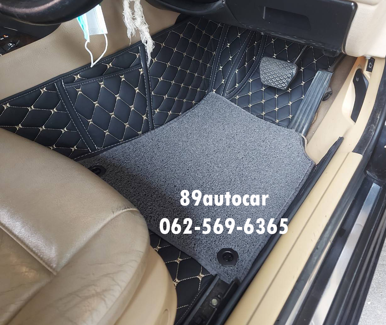 สั่งตัดพรมรถยนต์ BMW E46 ปูพรม7D สีดำด้ายทอง + พรมดักฝุ่นสีเทา เข้ารูป เต็มคัน
