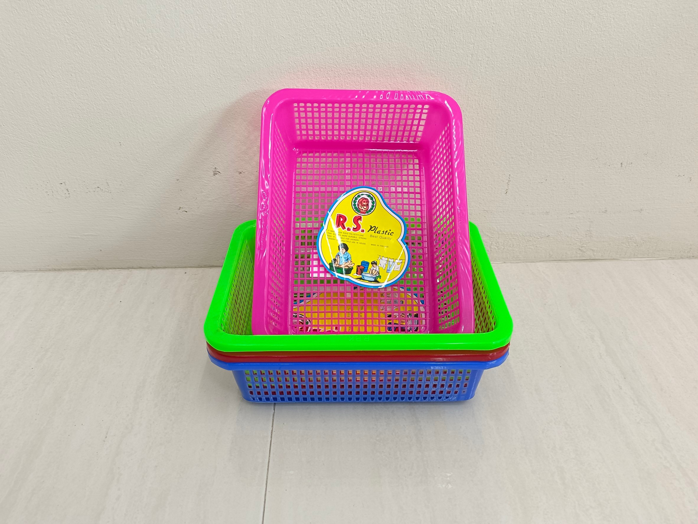 ตะแกรงเหลี่ยม 102 สีสวย / สีใส Ø ขนาด 17.0 x 22.3 x 6.9 cm. ราคาโหล ละ 120 บาท จำนวน