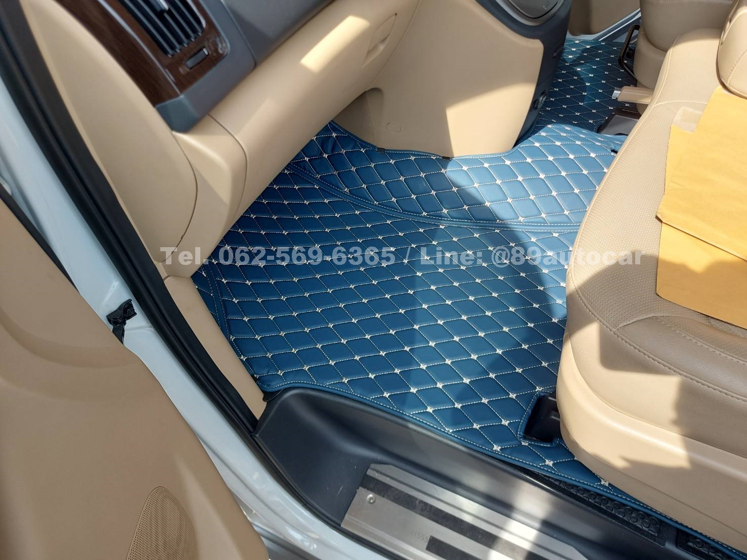 พรมปูพื้นรถยนต์ Hyundai H1 impressive ปูพรม6D สีน้ำเงินด้ายทอง เต็มคัน