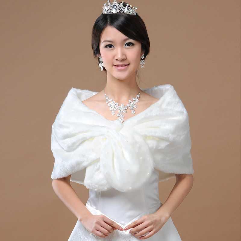 ผ้าคลุม ขนสัตว์ แบบไขว่กัน สีขาว