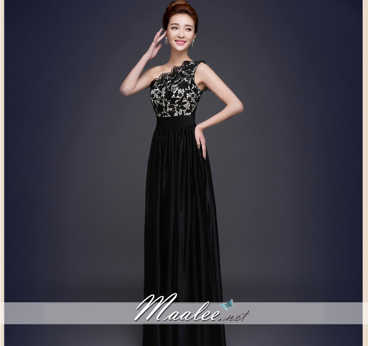 พร้อมเช่า ชุดราตรียาว ไหล่เดียว อกแต่งลูกไม้ ประดับคริสตัลหรู กระโปรงเนื้อนิ่มผ้ามัน สีดำ
