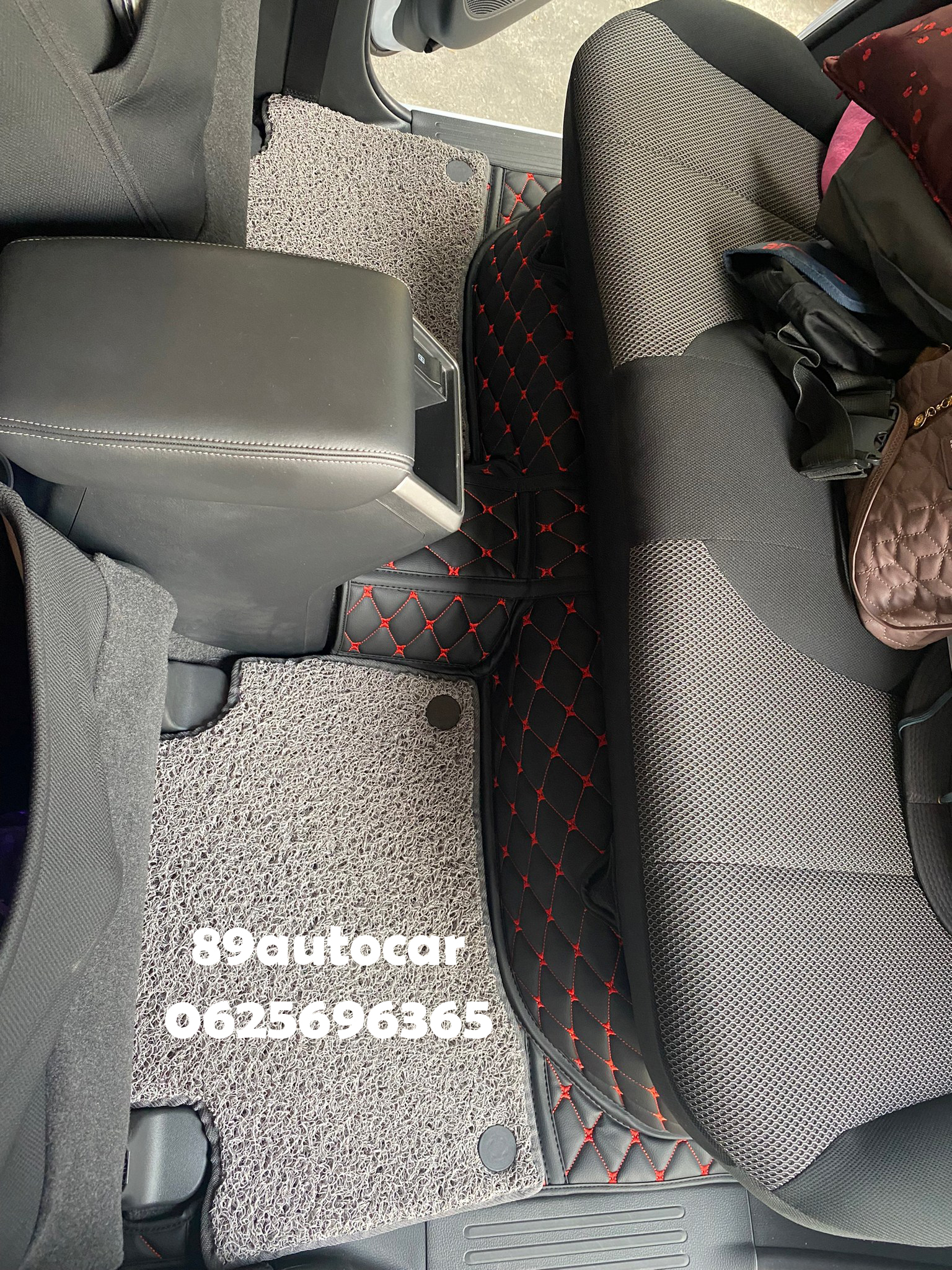 mitsubishi triton 4 ประตู 2022 ปูพรม7D สีดำด้ายแดง เสริมด้วยพรมไวนิลดักฝุ่นสีเทา