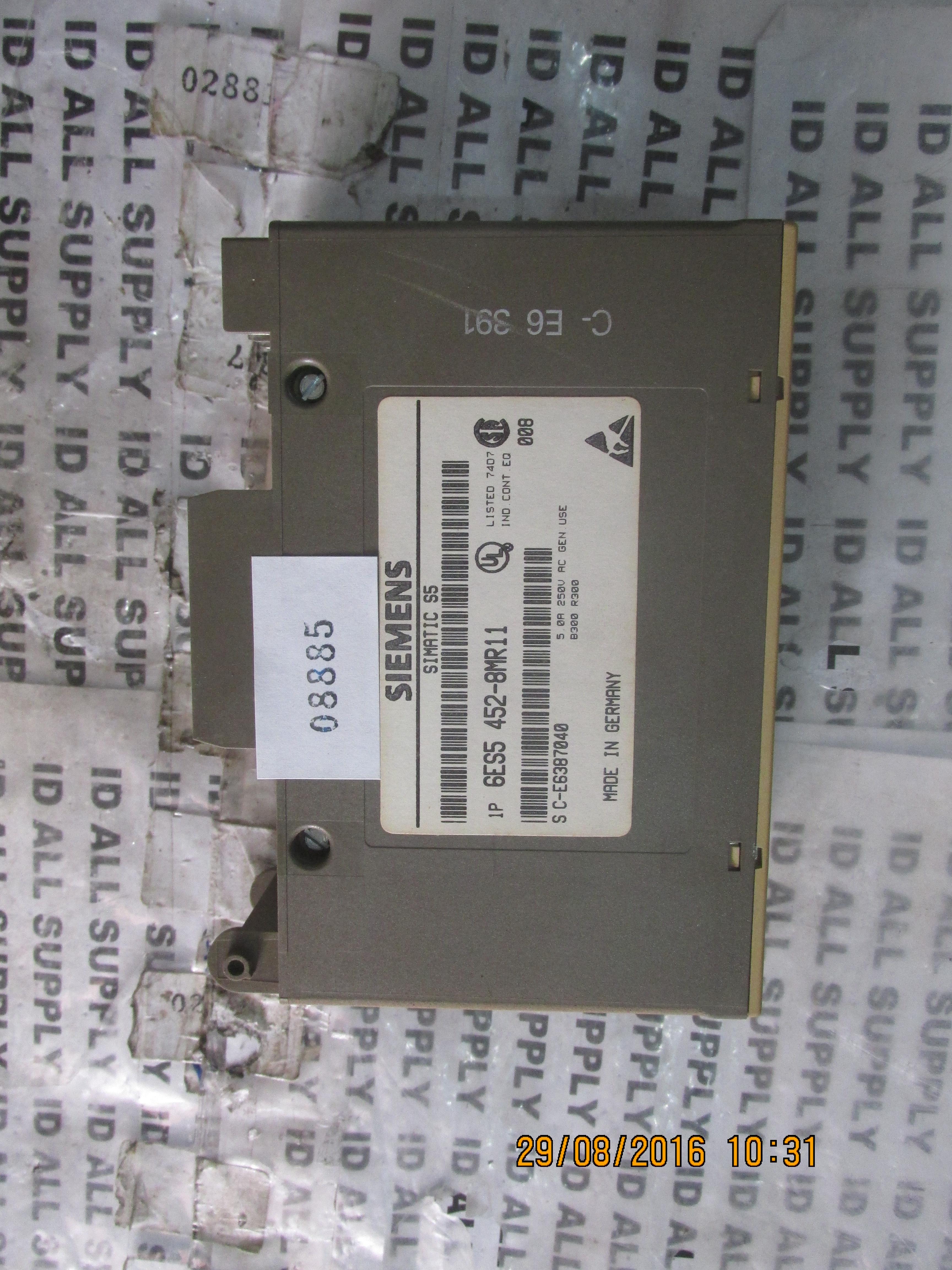 PLC “ SIEMENS ” รุ่น 6ES5 452-8MR11