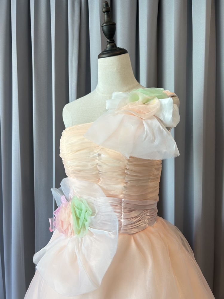 พร้อมเช่า ชุดแฟนซี ชุดราตรียาว ไหล่เฉียง สีชมพูอมส้ม Pastel สวยหวาน กระโปรงผ้าแก้วน่ารักมาก