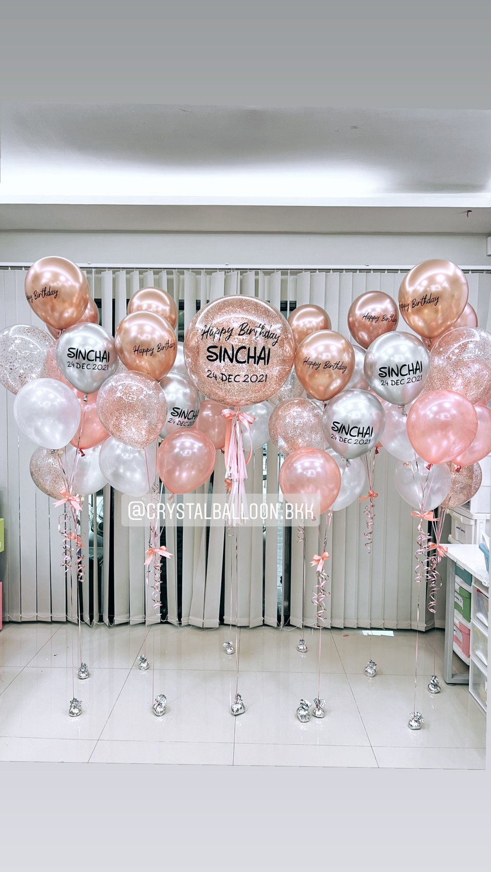 ลูกโป่ง วันเกิด Bubble ขนาด 24" Theme สีโรสโกล-เงิน พร้อม ช่อลูกโป่ง ช่อ 7 ลูก 2 ช่อ,ช่อลูกโป่ง ช่อ 5 ลูก 8 ช่อ,ลูกโป่งใส ใส่กลิตเตอร์ พร้อมตกเเต่ง สามารถเปลี่ยนสีลูกโป่ง/เปลี่ยนข้อความ/เปลี่ยนขนาดได้