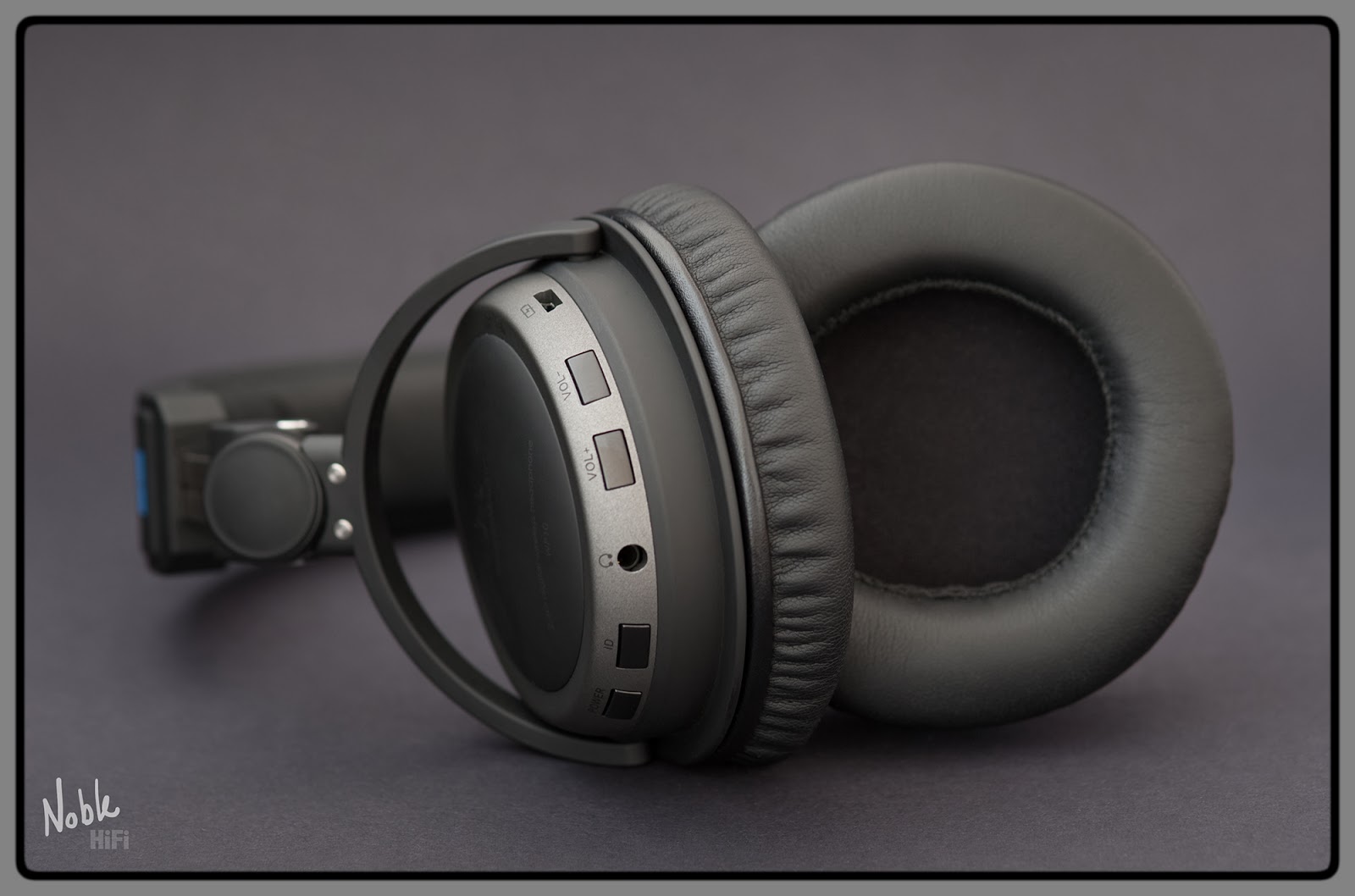 ขาย หูฟัง SoundMagic WP10 สุดยอดหูฟังไร้สายที่มาพร้อม USB DAC + Amplifier ภายในตัวแบบ Digital Wireless Headphone ด้วยระบบ 2.4Ghz ส่งสัญญาณได้ไกลถึง50เมตร