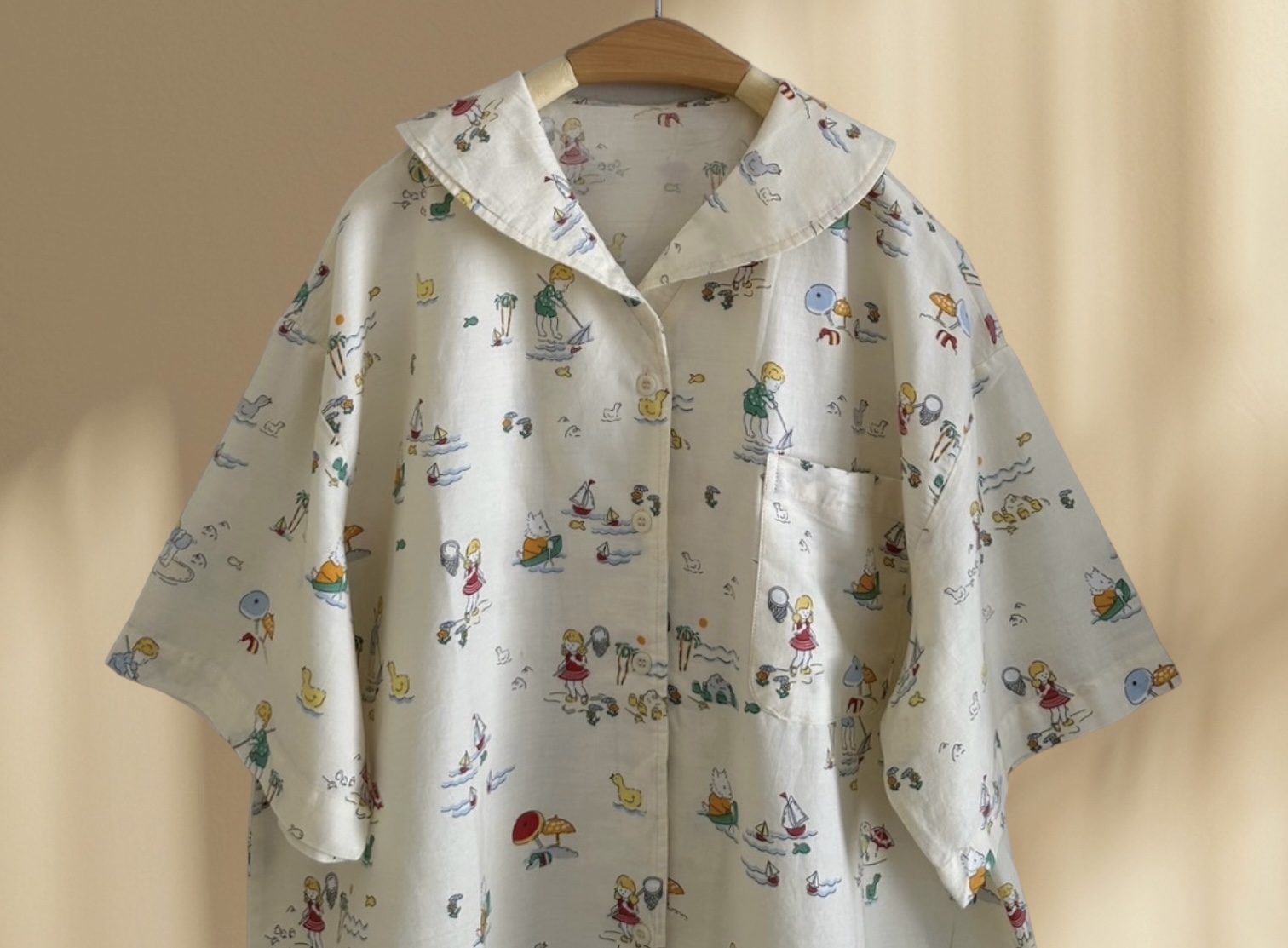เสื้อคอวีผ้าฝ้ายลายพิมพ์น่ารักๆแต่งกระเป๋า