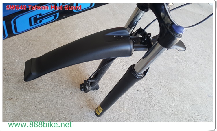 บังโคลนพลาสติกสีดำ รุ่นกว้าง MTB SW640