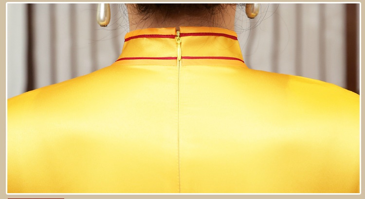 Pre-order กี่เพ้า สีเหลือง ลายดอกไม้ ผ่าข้าง กุ๊นขอบอย่างดี