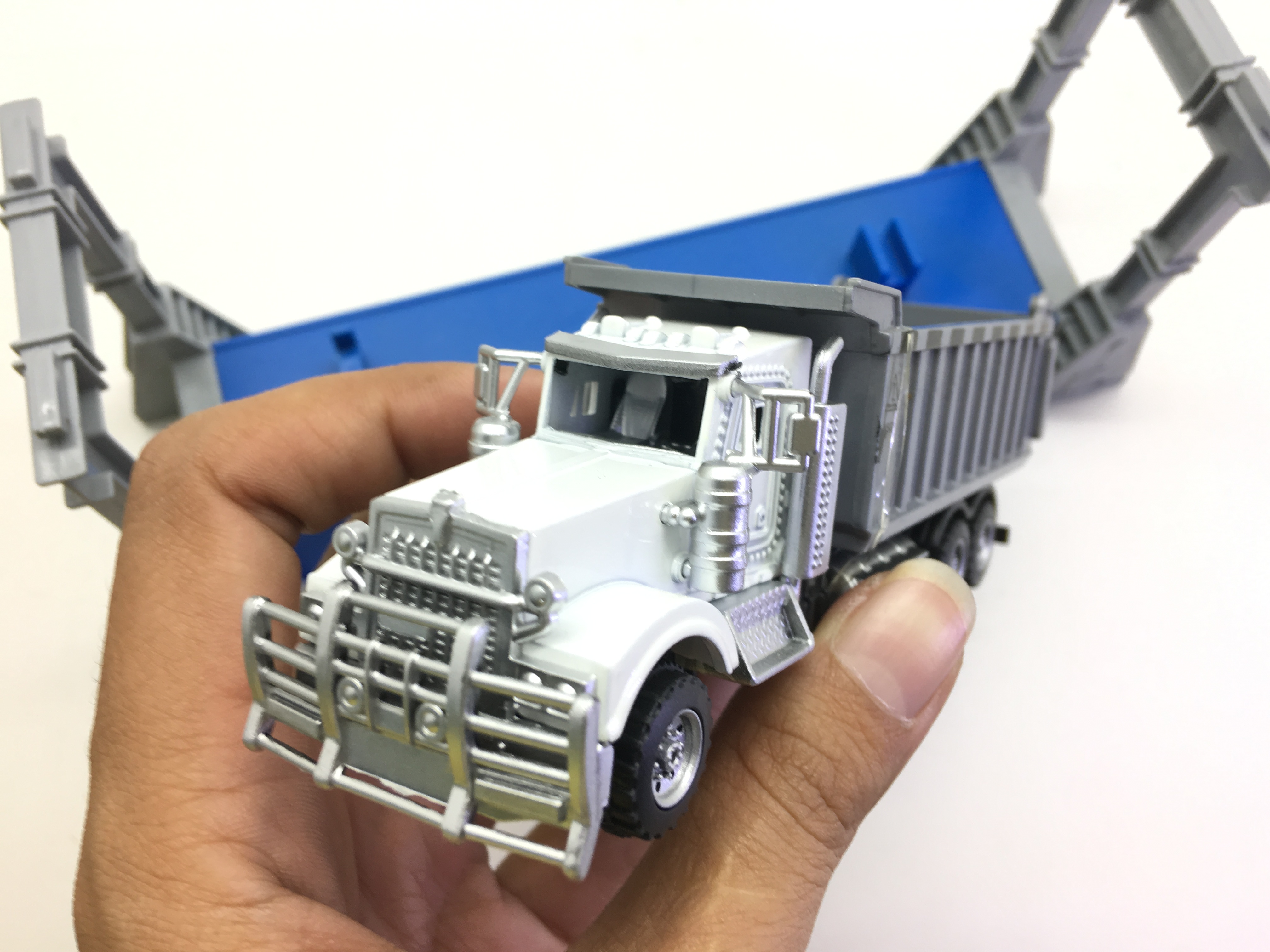 โมเดลบรรทุกพลาสติก อัตราส่วน 1:43