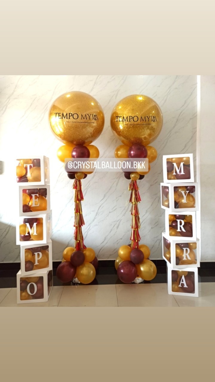 เสาลูกโป่ง เปิดงาน Bubble ขนาด 36" กลิตเตอร์สีทอง 2 เสา พร้อม กล่องใส ขนาด 12" ติดตัวอักษร 10 กล่อง Theme สีRed Wine-ทองมุก พร้อมตกแต่ง สามารถเปลี่ยนสีลูกโป่ง/เปลี่ยนข้อความได้