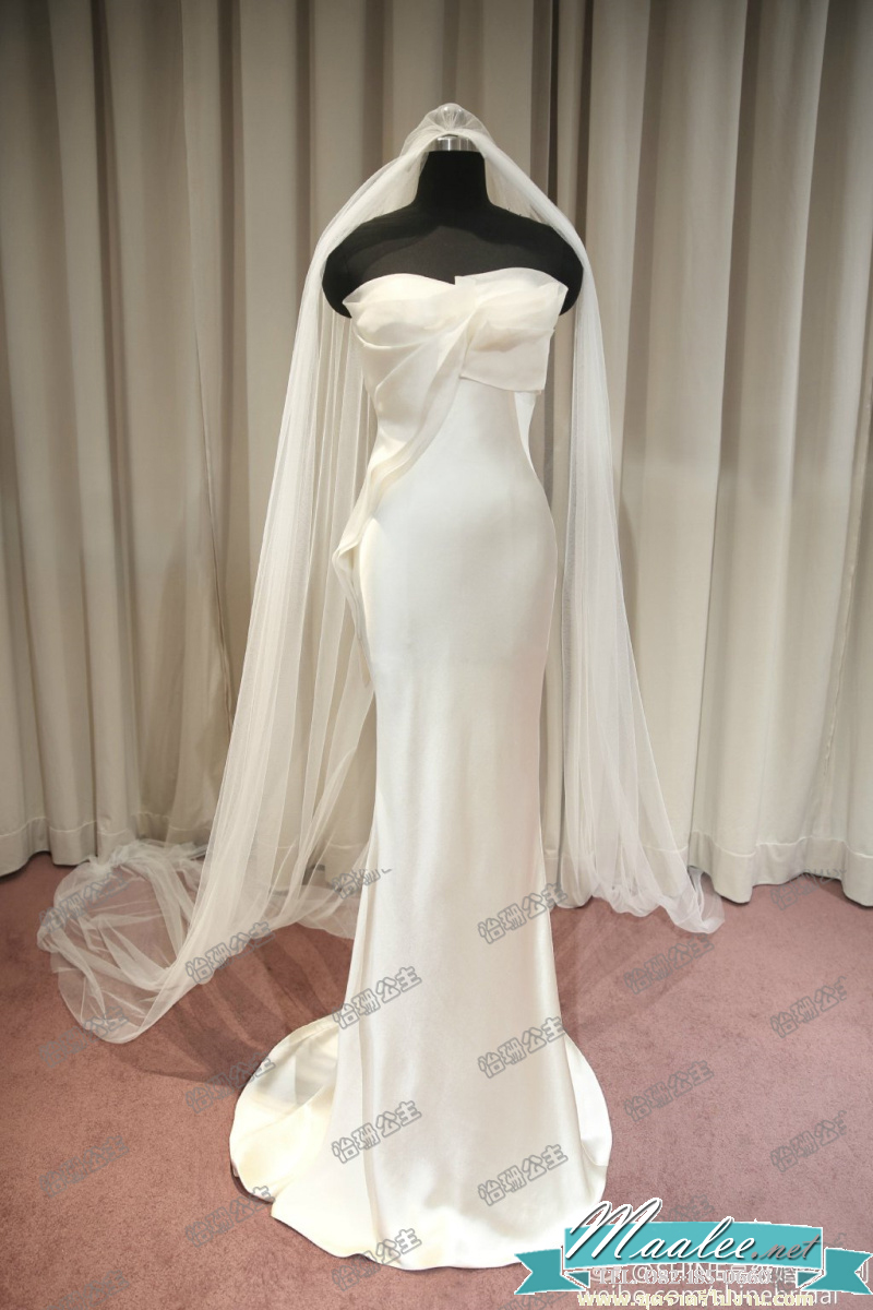พร้อมเช่า ชุดเจ้าสาว/เพื่อนเจ้าสาว ราตรียาว แบบเกาะอก ทรงหางปลา สีขาว เรียบหรู แต่งผ้าแก้วช่วงอก กระโปรงผ้าซาติน ชายยาว