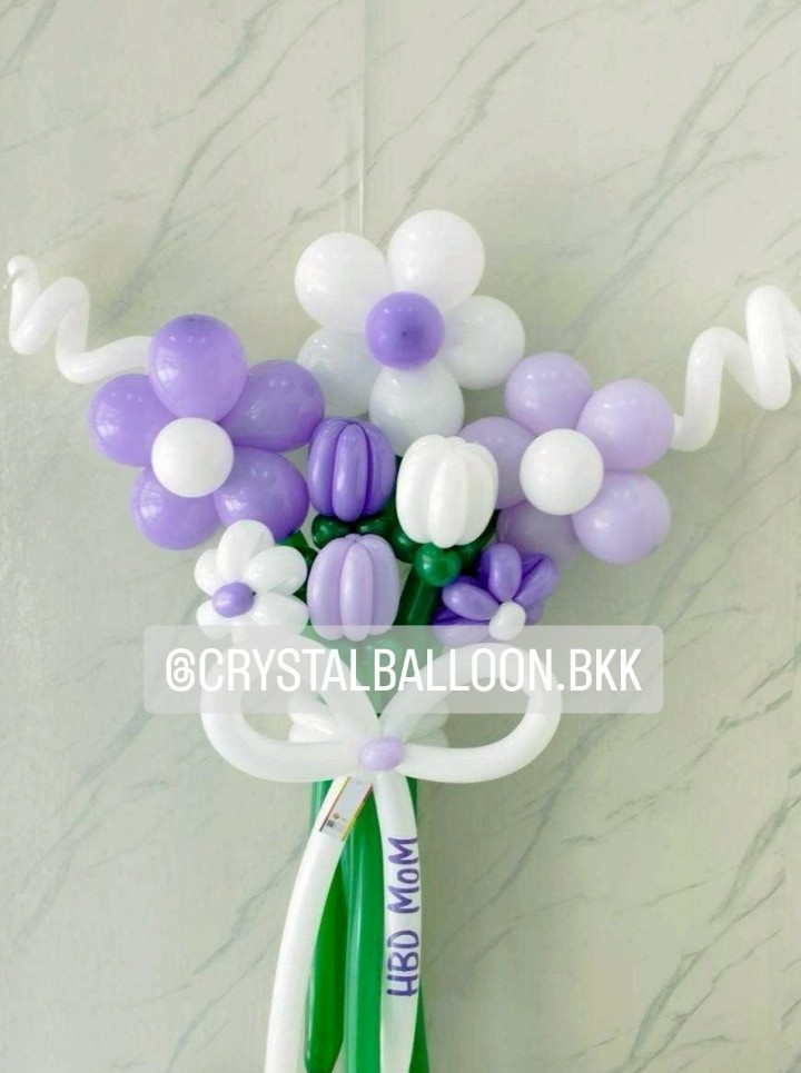 สั่ง Flower Balloon Medium Bouquet ช่อ 8 ดอก พร้อมตกแต่ง สามารถเปลี่ยนสีลูกโป่งได้